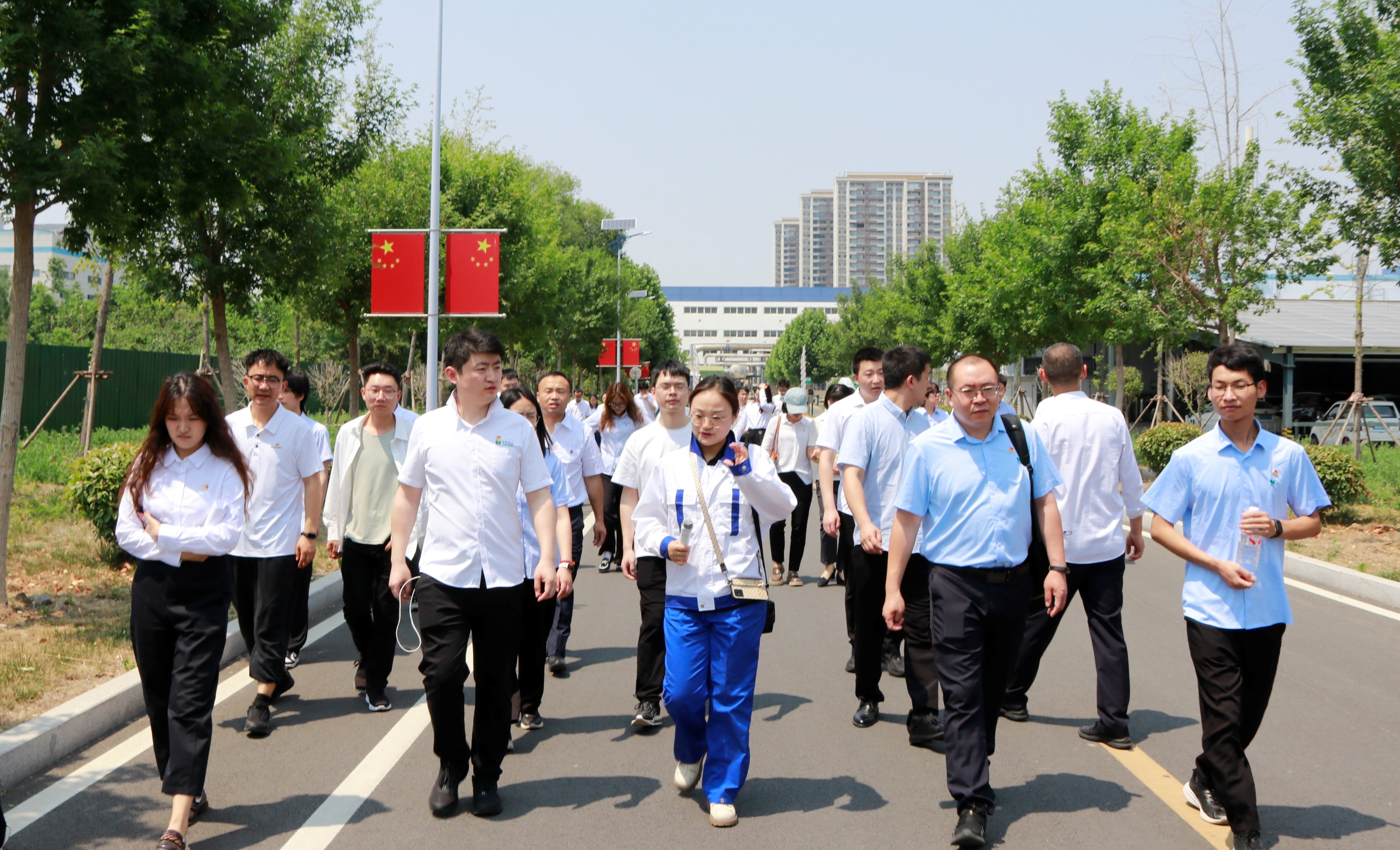 參觀廠區(qū).JPG
